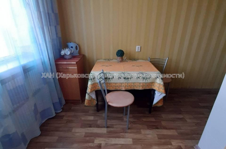Продам квартиру, Соборности Украины ул. , 1  ком., 38 м², капитальный ремонт 
