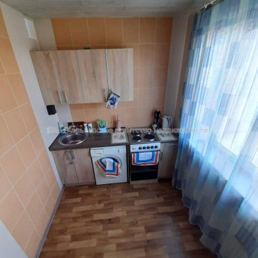 Продам квартиру, Соборности Украины ул. , 1  ком., 38 м², капитальный ремонт 