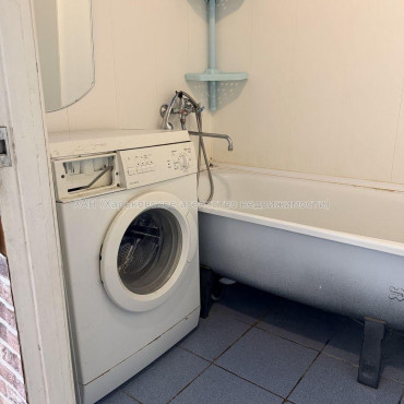 Продам квартиру, Победы просп. , 1  ком., 32 м², косметический ремонт 