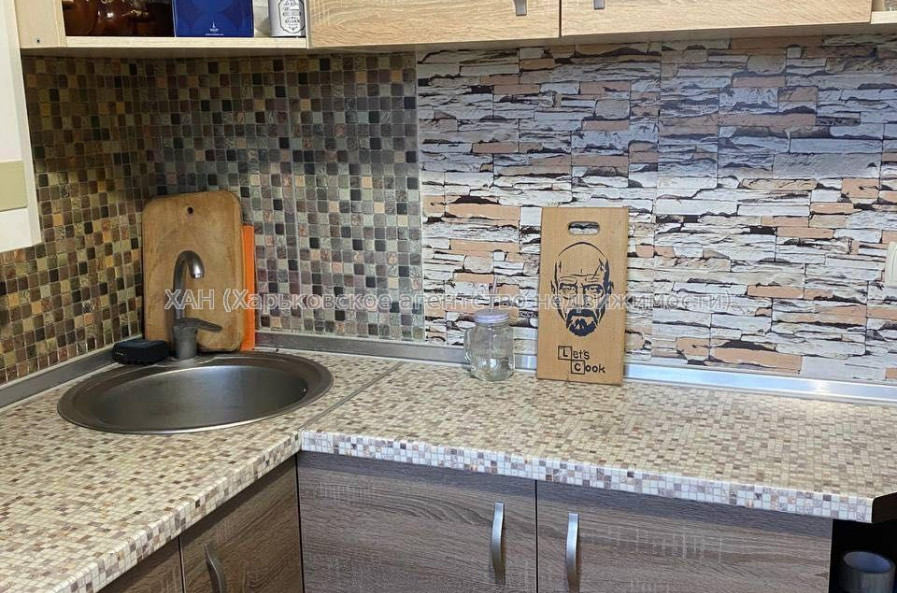 Продам квартиру, Вальтера ул. , 2 кім., 47 м², косметический ремонт 