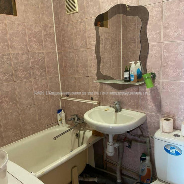 Продам квартиру, Вальтера ул. , 2 кім., 47 м², косметический ремонт 