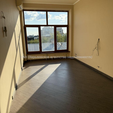 Продам квартиру, Пушкинский въезд , 4  ком., 150 м², капитальный ремонт 