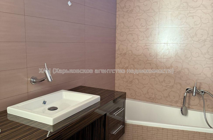 Продам квартиру, Пушкинский въезд , 4 кім., 150 м², капитальный ремонт 