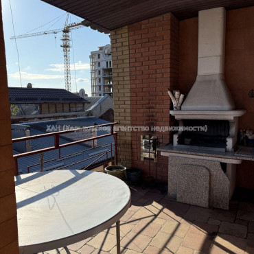 Продам квартиру, Пушкинский въезд , 4  ком., 150 м², капитальный ремонт 