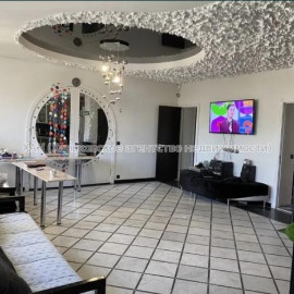 Продам дом, 700 м², 5 сот., капитальный ремонт