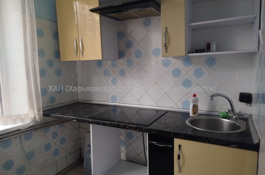 Сдам квартиру, Амосова ул. , 3  ком., 68 м², косметический ремонт 