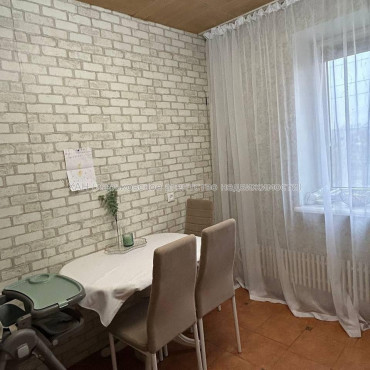 Продам квартиру, Единства ул. , 1  ком., 38 м², косметический ремонт 