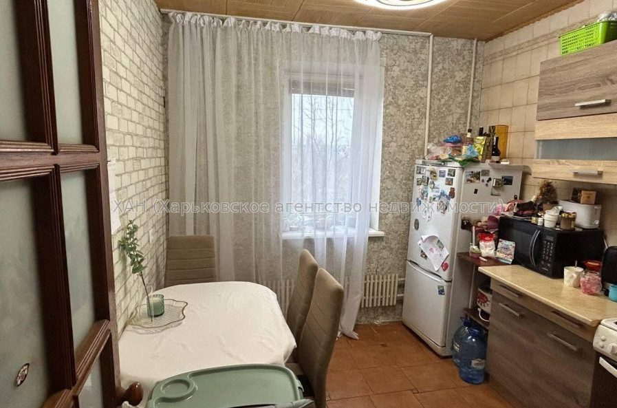 Продам квартиру, Единства ул. , 1  ком., 38 м², косметический ремонт 