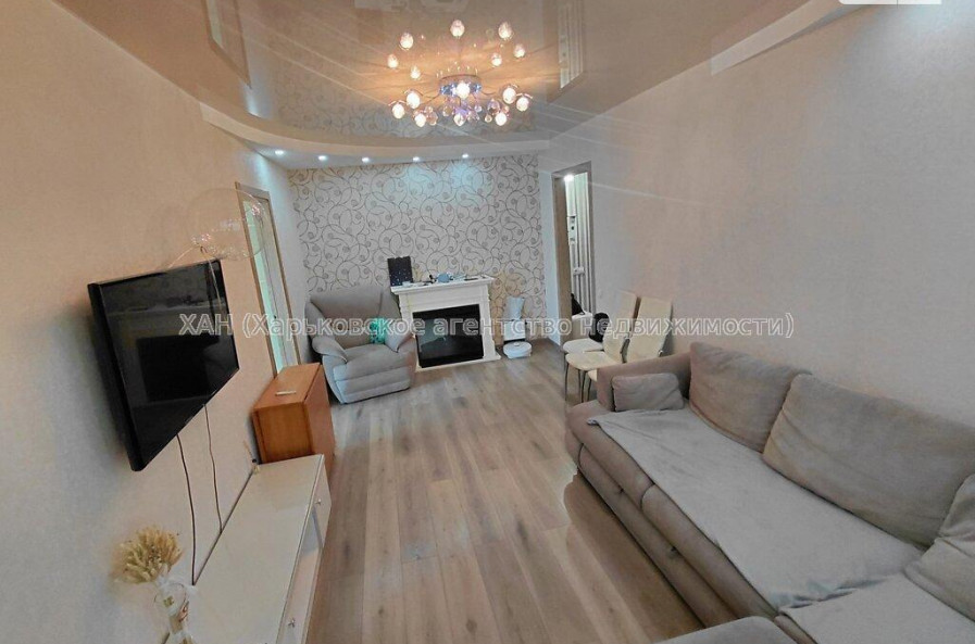 Продам квартиру, 23 Августа ул. , 2 кім., 42 м², капитальный ремонт 