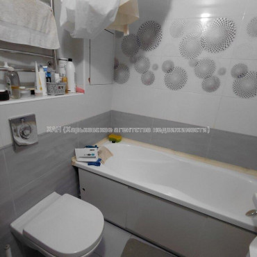 Продам квартиру, 23 Августа ул. , 2 кім., 42 м², капитальный ремонт 