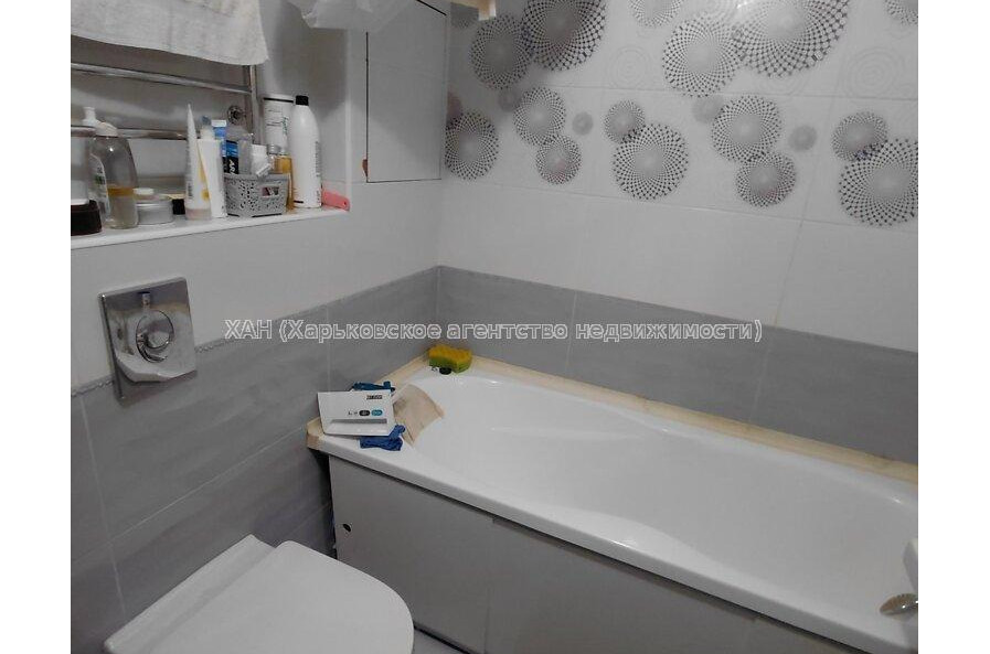Продам квартиру, 23 Августа ул. , 2 кім., 42 м², капитальный ремонт 