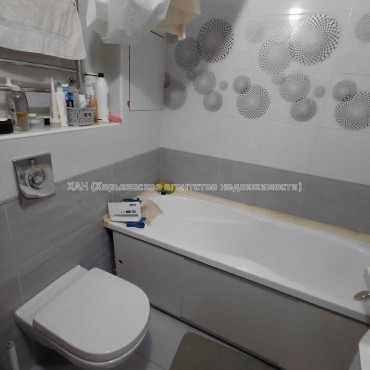 Продам квартиру, 23 Августа ул. , 2  ком., 42 м², капитальный ремонт 