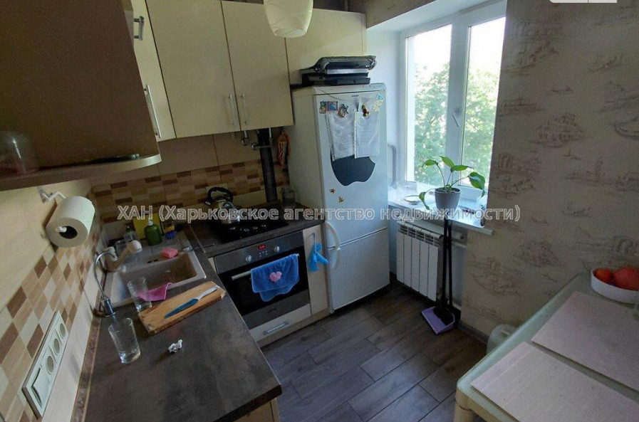 Продам квартиру, 23 Августа ул. , 2 кім., 42 м², капитальный ремонт 