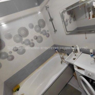 Продам квартиру, 23 Августа ул. , 2 кім., 42 м², капитальный ремонт 