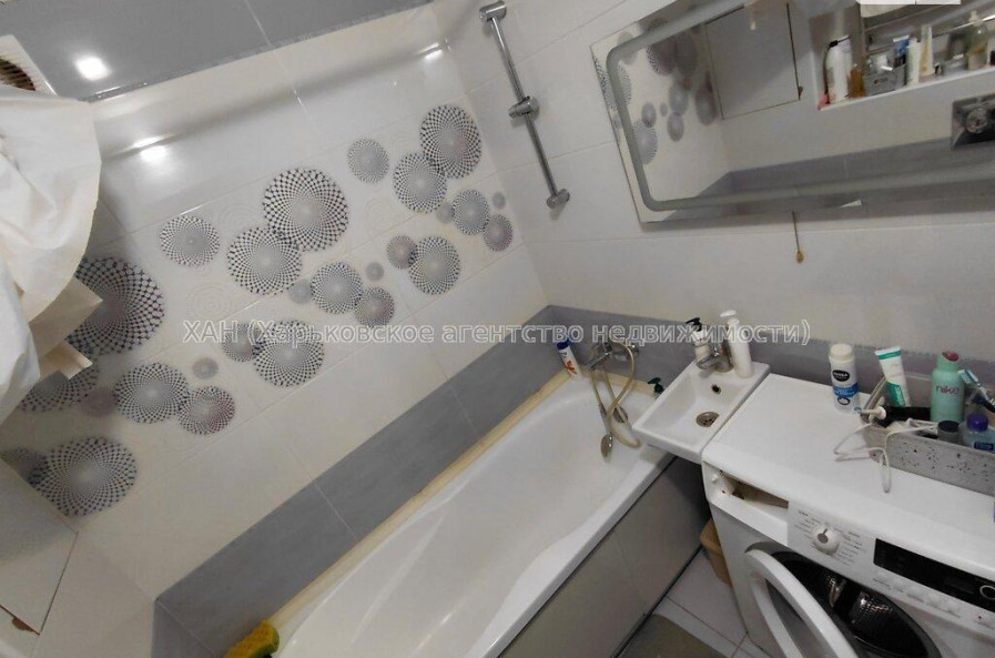 Продам квартиру, 23 Августа ул. , 2 кім., 42 м², капитальный ремонт 