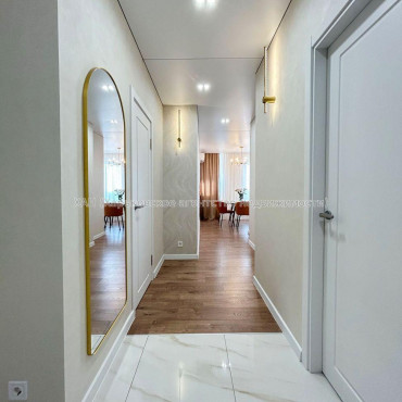 Продам квартиру, Гвардейцев Широнинцев ул. , 2  ком., 64 м², авторский дизайн 