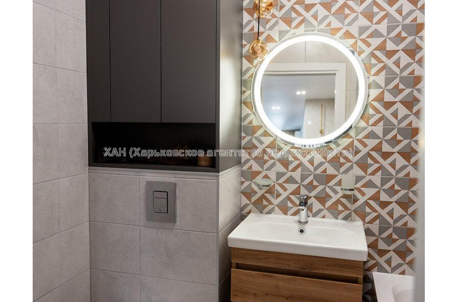 Продам квартиру, Гвардейцев Широнинцев ул. , 2 кім., 64 м², авторский дизайн 