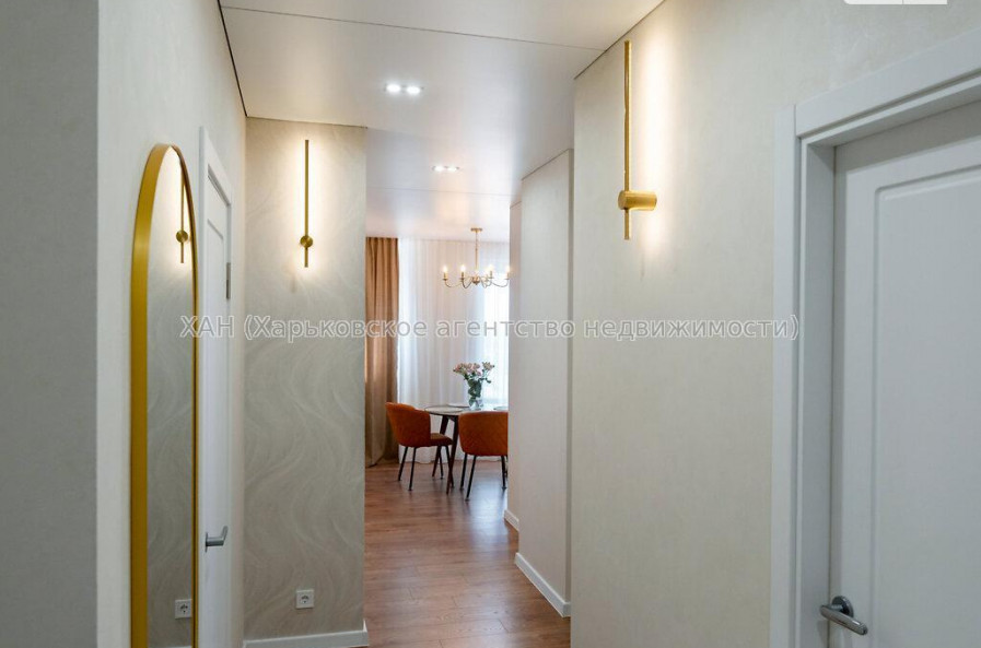 Продам квартиру, Гвардейцев Широнинцев ул. , 2 кім., 64 м², авторский дизайн 