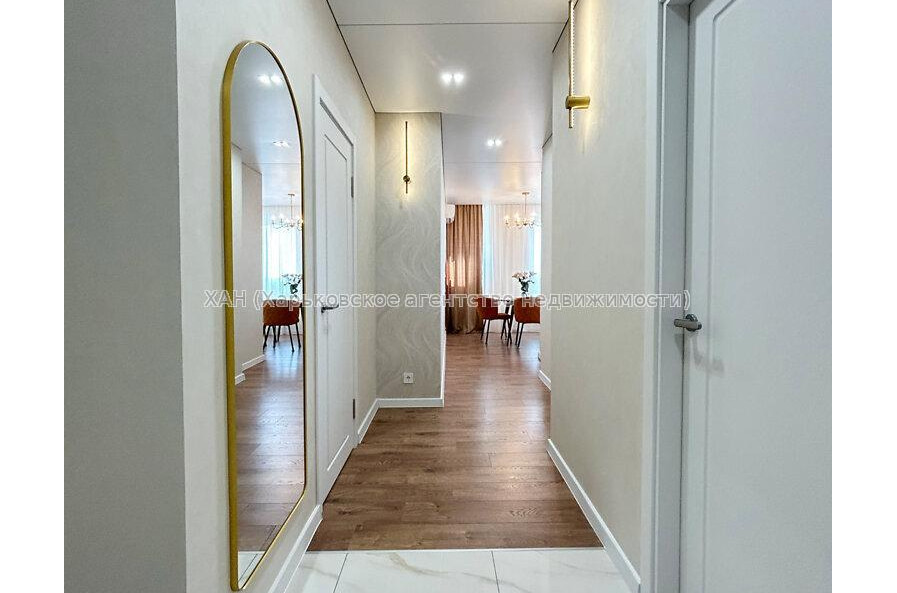 Продам квартиру, Гвардейцев Широнинцев ул. , 2 кім., 64 м², авторский дизайн 