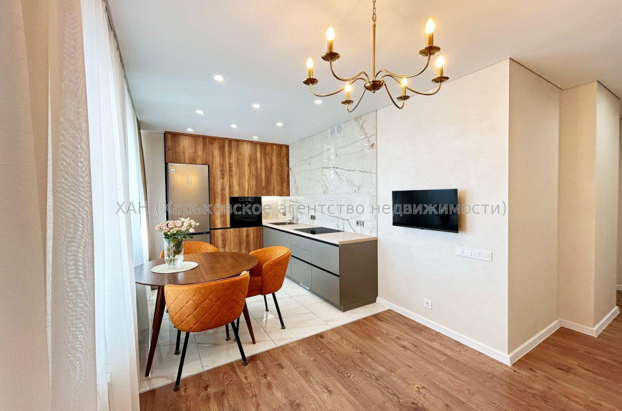 Продам квартиру, Гвардейцев Широнинцев ул. , 2  ком., 64 м², авторский дизайн 
