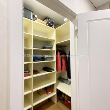 Продам квартиру, Гвардейцев Широнинцев ул. , 2 кім., 64 м², авторский дизайн 