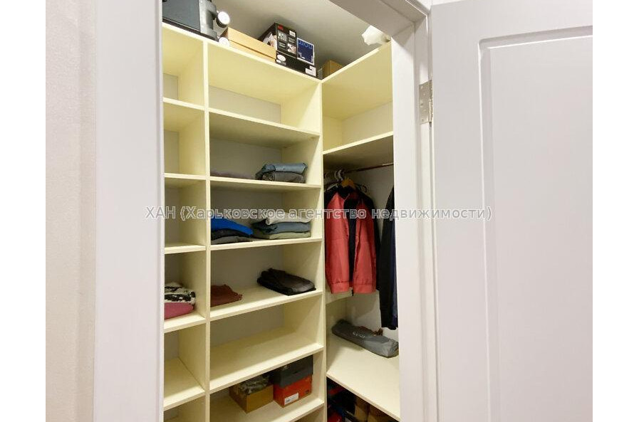 Продам квартиру, Гвардейцев Широнинцев ул. , 2 кім., 64 м², авторский дизайн 