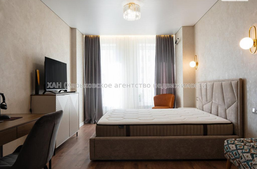 Продам квартиру, Гвардейцев Широнинцев ул. , 2 кім., 64 м², авторский дизайн 