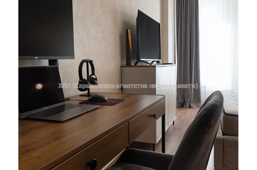 Продам квартиру, Гвардейцев Широнинцев ул. , 2 кім., 64 м², авторский дизайн 