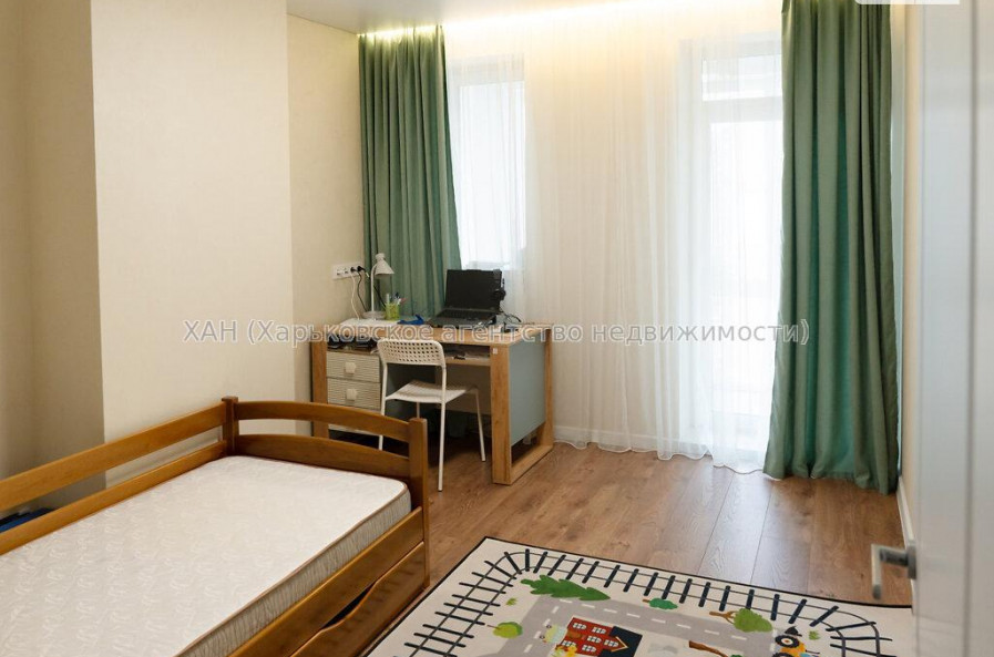 Продам квартиру, Гвардейцев Широнинцев ул. , 2 кім., 64 м², авторский дизайн 
