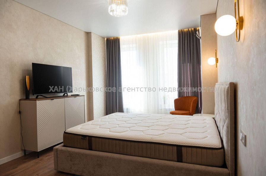 Продам квартиру, Гвардейцев Широнинцев ул. , 2  ком., 64 м², авторский дизайн 