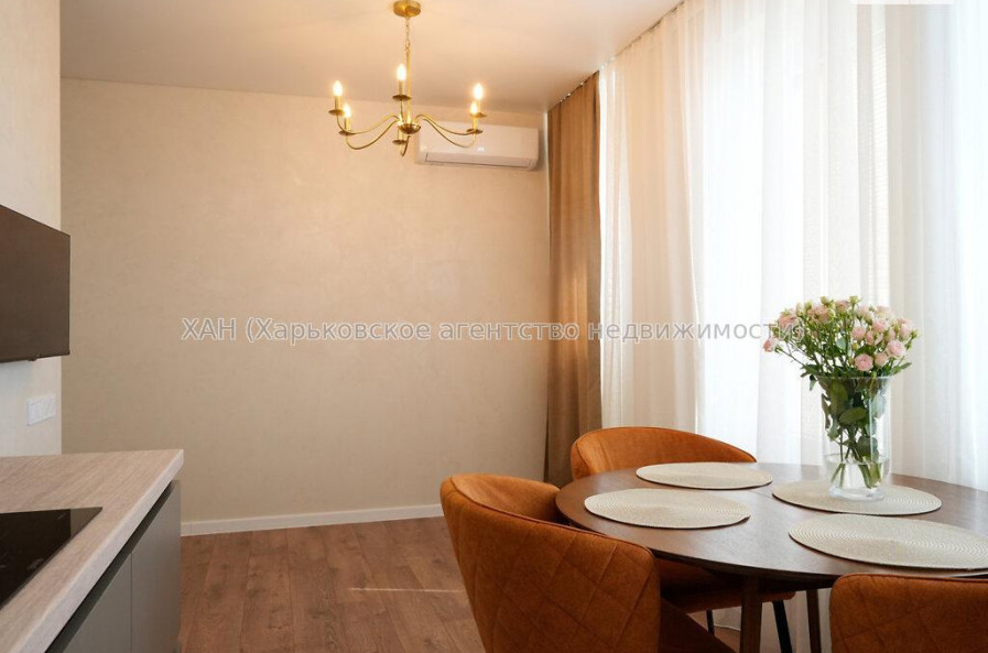 Продам квартиру, Гвардейцев Широнинцев ул. , 2 кім., 64 м², авторский дизайн 