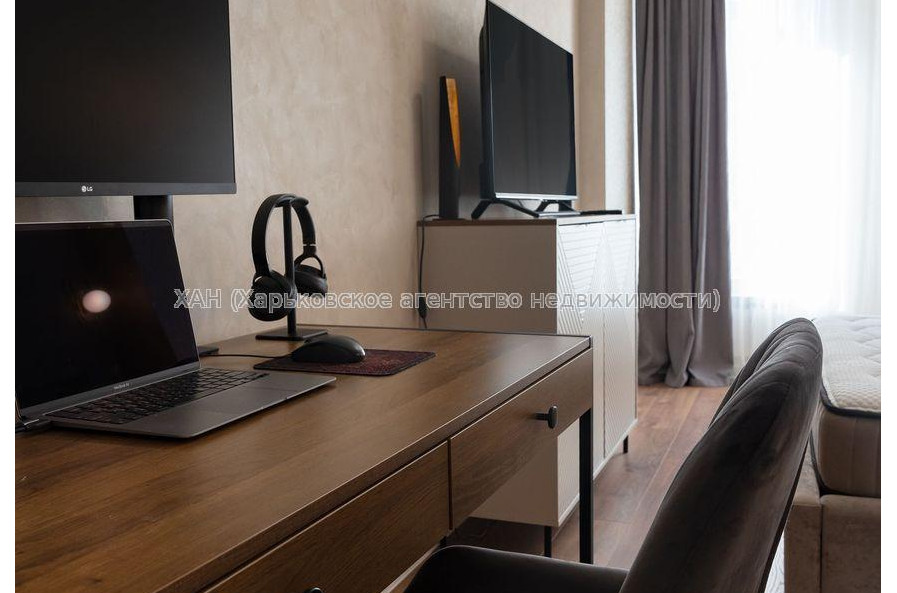 Продам квартиру, Гвардейцев Широнинцев ул. , 2  ком., 64 м², авторский дизайн 