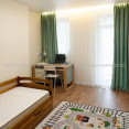Продам квартиру, Гвардейцев Широнинцев ул. , 2  ком., 64 м², авторский дизайн 