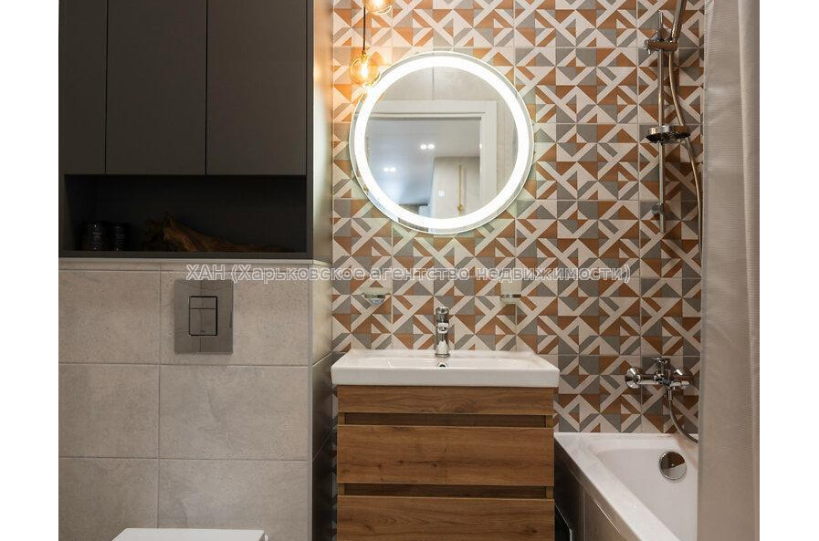 Продам квартиру, Гвардейцев Широнинцев ул. , 2 кім., 64 м², авторский дизайн 
