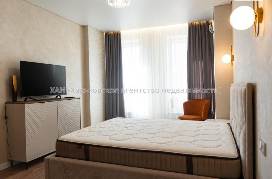Продам квартиру, Гвардейцев Широнинцев ул. , 2 кім., 64 м², авторский дизайн 