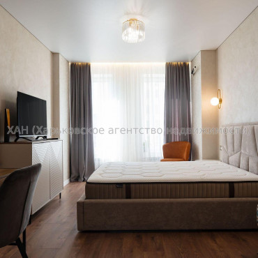 Продам квартиру, Гвардейцев Широнинцев ул. , 2  ком., 64 м², авторский дизайн 