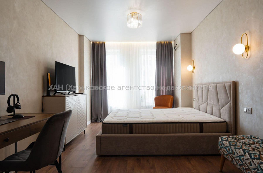 Продам квартиру, Гвардейцев Широнинцев ул. , 2  ком., 64 м², авторский дизайн 