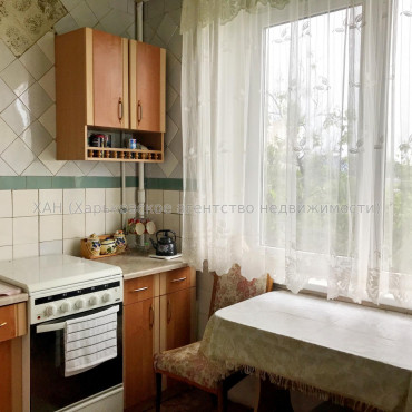 Продам квартиру, Непокоренных ул. , 37 , 2  ком., 45 м², советский ремонт 