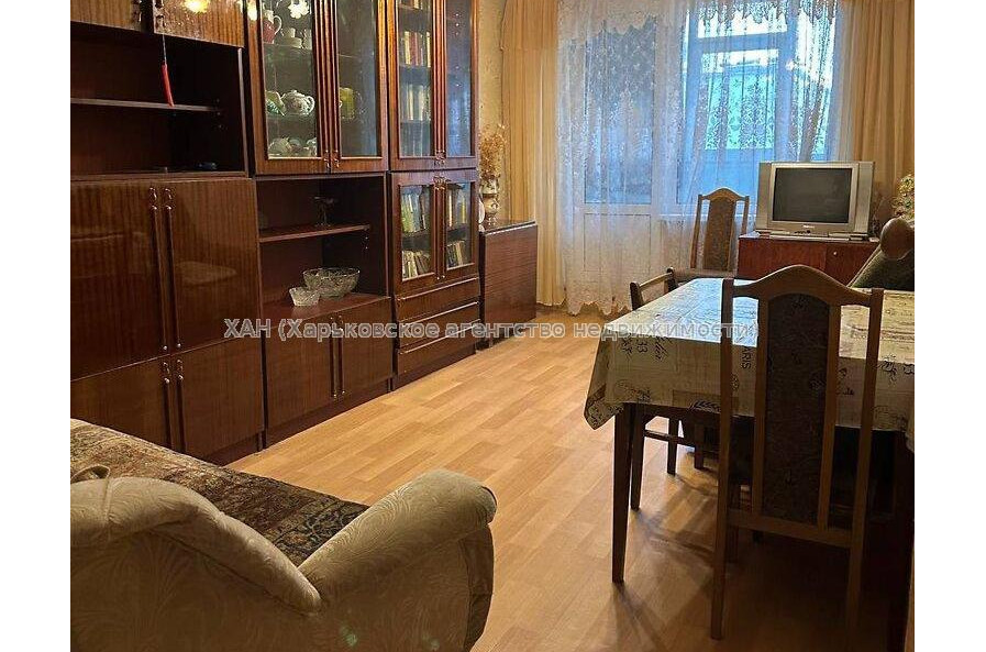 Продам квартиру, Академика Павлова ул. , 3 кім., 63.80 м², косметический ремонт 