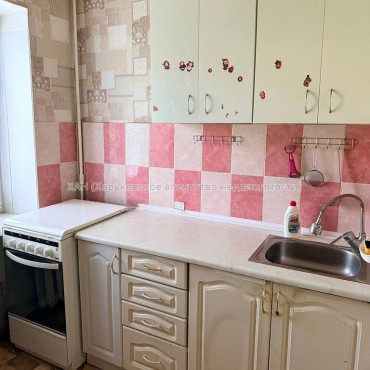 Продам квартиру, Отакара Яроша ул. , 2  ком., 45.10 м², капитальный ремонт 