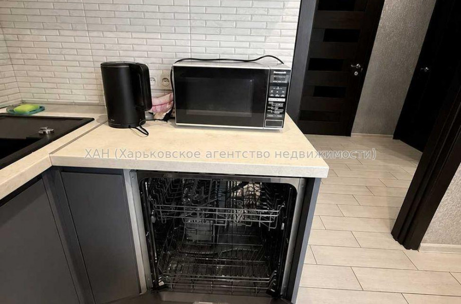 Продам квартиру, Павла Тычины ул. , 2  ком., 52.60 м², евроремонт 