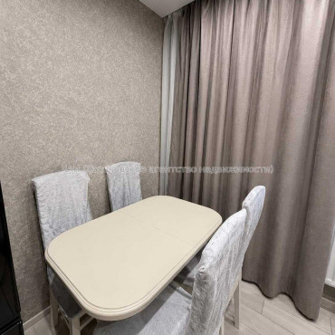 Продам квартиру, Павла Тычины ул. , 2  ком., 52.60 м², евроремонт 