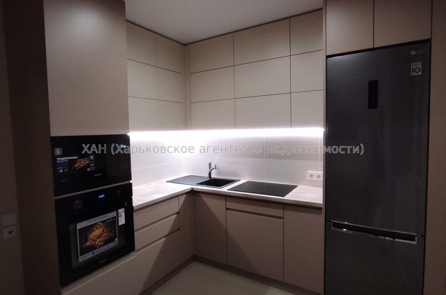Продам квартиру, Драгоманова ул. , 2 кім., 56 м², евроремонт 