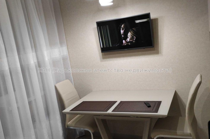 Продам квартиру, Драгоманова ул. , 2 кім., 56 м², евроремонт 