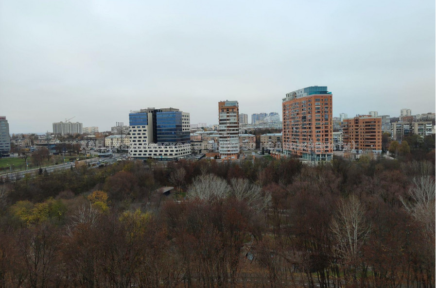 Продам квартиру, Болградская ул. , 3 кім., 71 м², евроремонт 