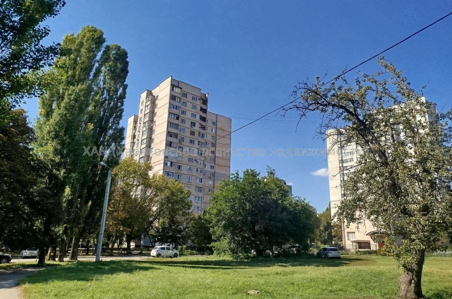 Продам квартиру, Болградская ул. , 3 кім., 71 м², евроремонт 