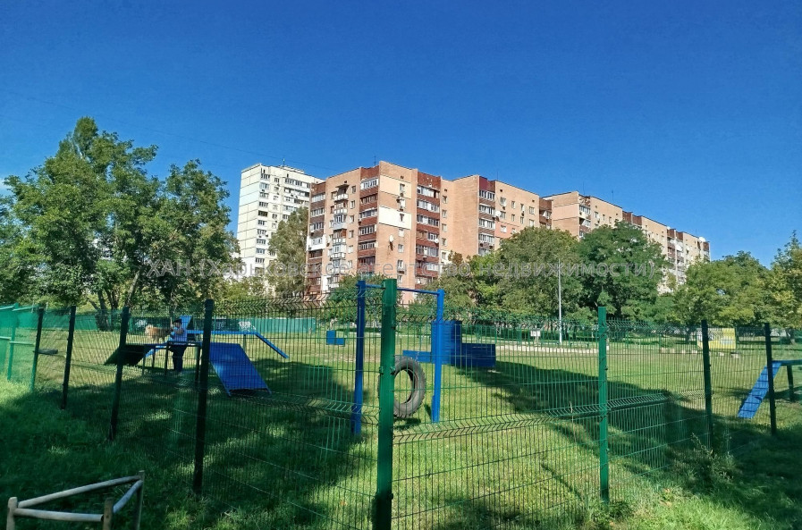 Продам квартиру, Болградская ул. , 3 кім., 71 м², евроремонт 