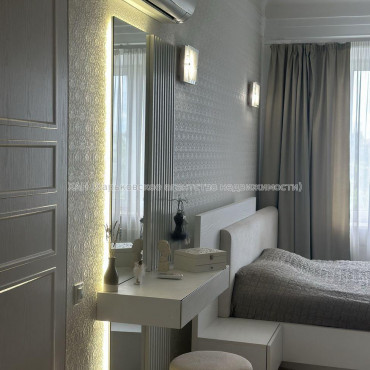 Продам квартиру, Героев Харькова просп. , 2 кім., 68 м², авторский дизайн 