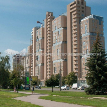 Продам квартиру, Клочковская ул. , 3  ком., 73 м², без внутренних работ 