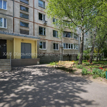 Продам квартиру, Победы просп. , 1  ком., 33 м², без ремонта 